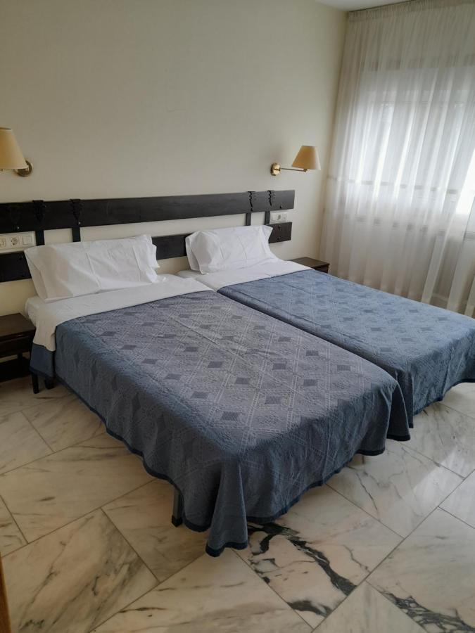 Hotel Os Carballos Сигуэйро Экстерьер фото