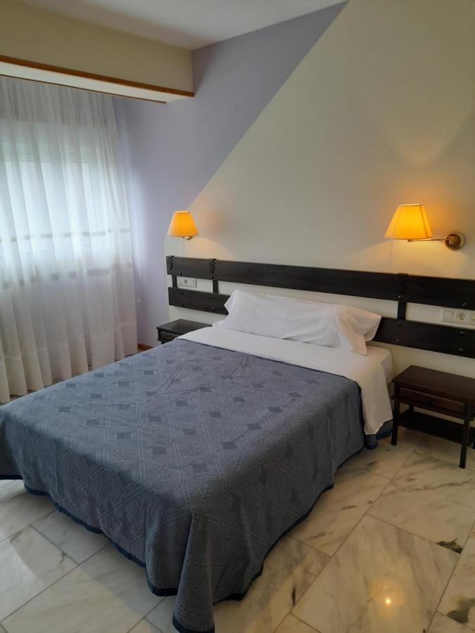 Hotel Os Carballos Сигуэйро Экстерьер фото