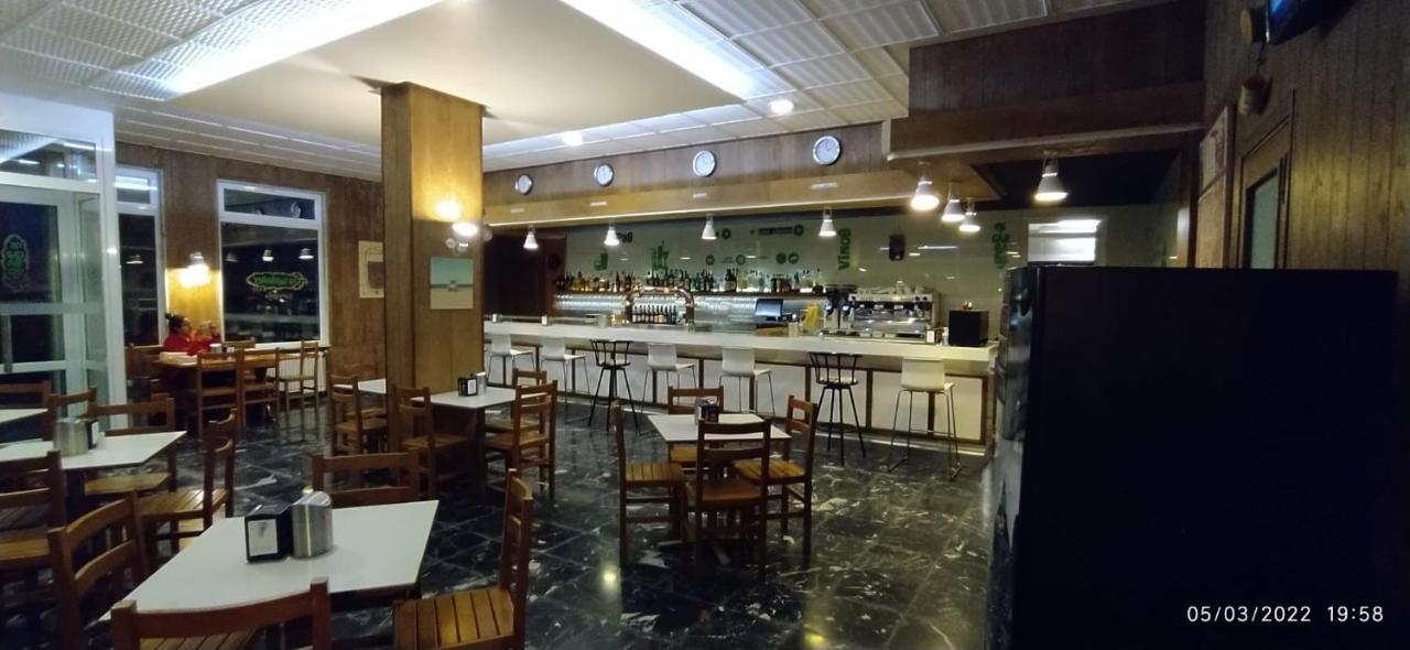 Hotel Os Carballos Сигуэйро Экстерьер фото