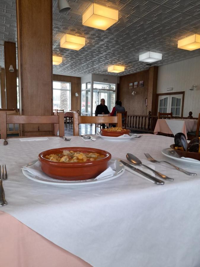 Hotel Os Carballos Сигуэйро Экстерьер фото